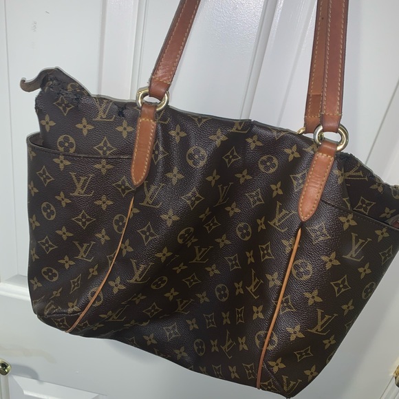 Louis Vuitton purse - Picture 4 of 11